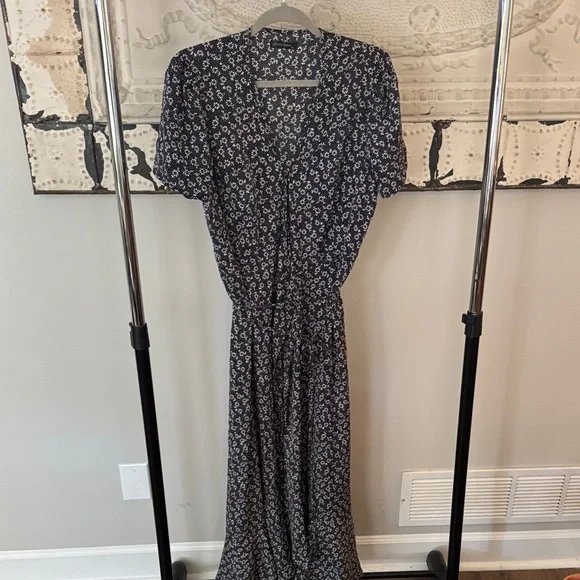 Elegant Navy Floral Maxi Dress - Picture 1 of 3